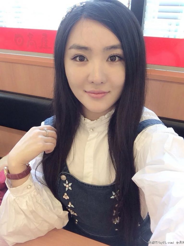 倒挂着的画卷